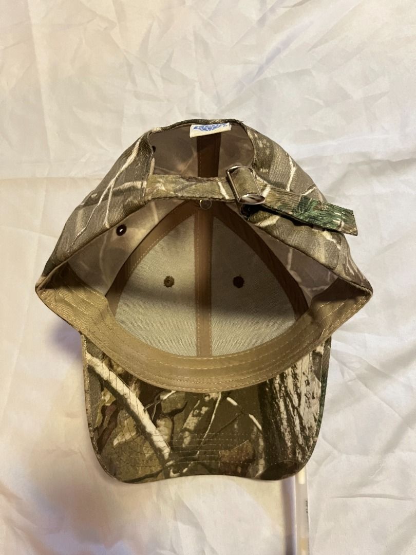 Realtree Edge - baseball cap (Category: Caps & Hats) located in Rizal. Submitted by sensorix___ (Listing ID 1431445453, Image 2). Description: This is a camouflage baseball cap featuring a "Realtree Edge" camouflage pattern and an embroidered globe logo with "EDGE" text. OSFA - One size fits all if you interested please just hit the message..
