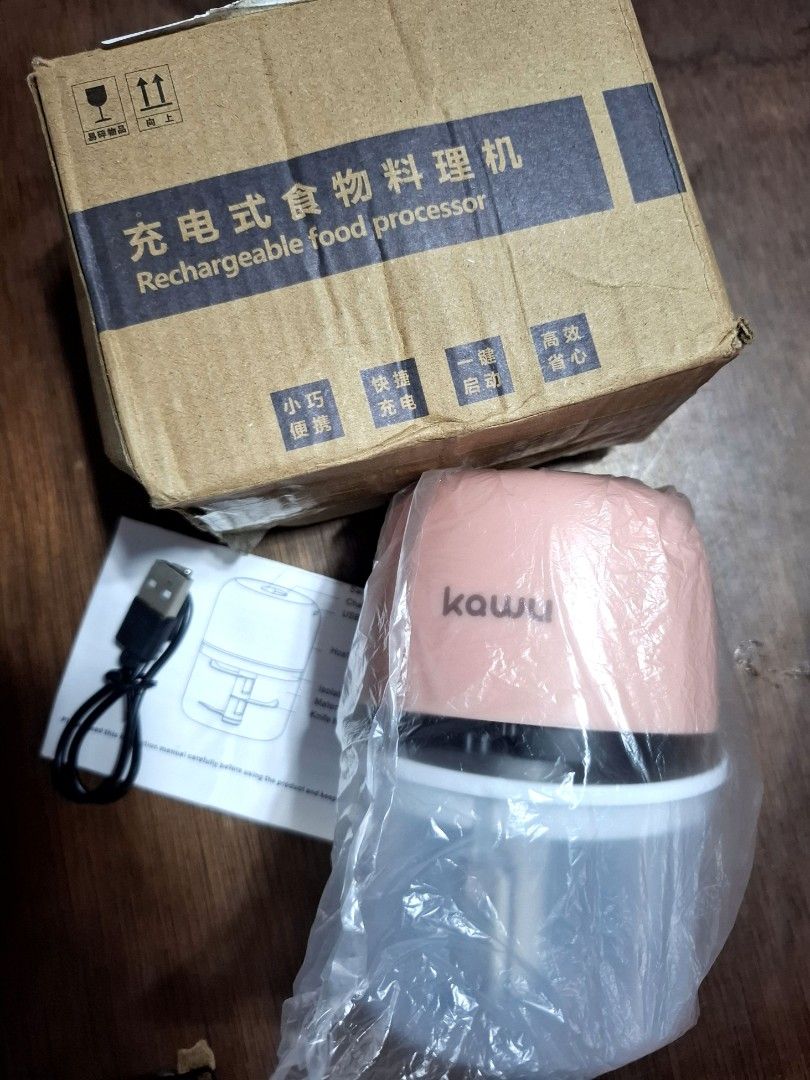 Rechargeable Food Processor (Category: Juicers, Blenders & Grinders) located in Quezon City. Submitted by ana-chan (Listing ID 1431442194, Image 3). Description: Kawu rechargeable food processor for quick food prep! Chops veggies, garlic, and chili. Includes USB cable. Compact pink & white design..