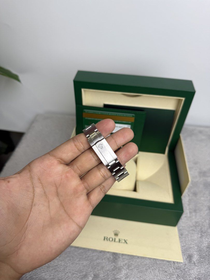 Rolex Oyster Perpetual 2019 (Category: Luxury Watches) located in Las Pinas. Submitted by jlsluxuryfinds (Listing ID 1431387600, Image 2). Description: Rolex Oyster Perpetual 31mm 2019 Ref: 177200 Box, card, booklets, tags & extra links ₱365,000.