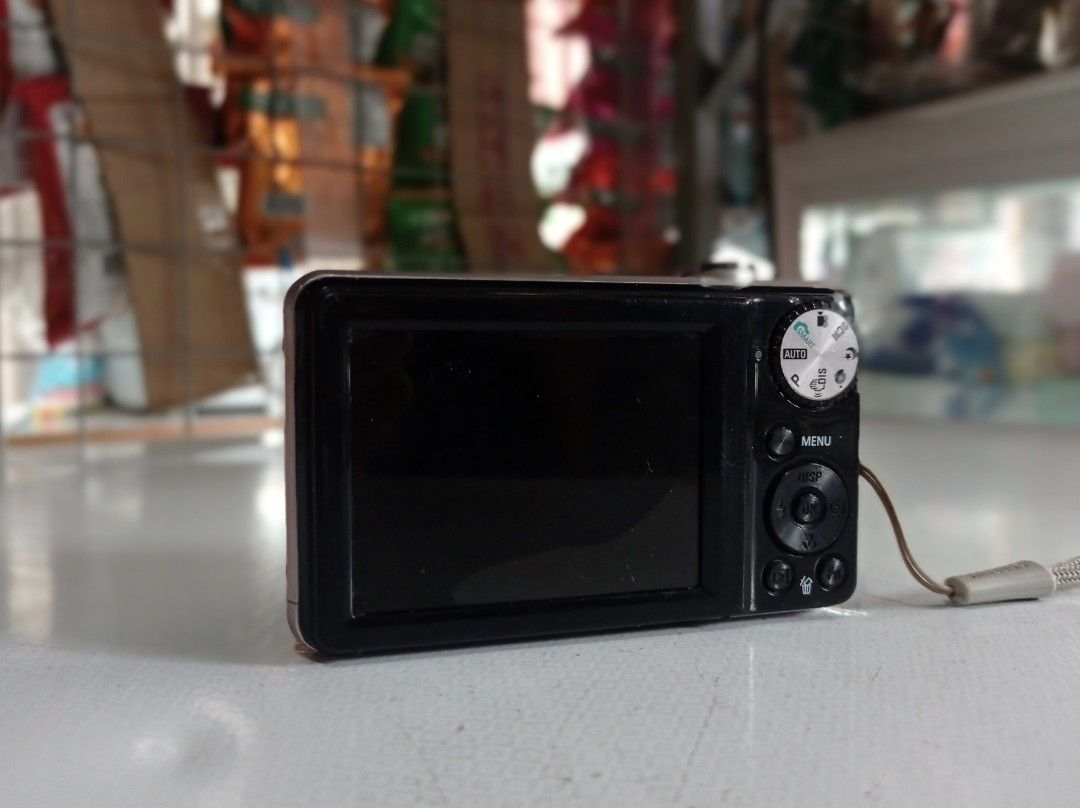 Samsung TL205 digicam (digi cam) (Category: Cameras) located in Abucay. Submitted by chuubunbun (Listing ID 1431287110, Image 2). Description: Samsung TL205 📸 Has dual lcd feature! 📸 Filters to choose from! 📸 Multiple shooting modes! 📸 12.2 Mega Pixels Body Condition: 8/10 makinis pa yung body ng cam pero may few scratches Honest issues: ⚠️Lcd burn (see picture) ⚠️ Produces horizontal lines when shot at light, good for night shots or dim shot