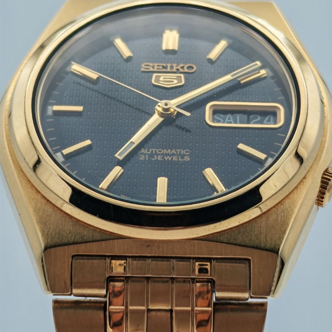 Seiko 5 Classic SNKL66K1 Watch - PLEASE READ (Category: Men's Watches) located in Taguig. Submitted by lukaemanuel (Listing ID 1431471424, Image 2). Description: Seiko 5 Classic SNKL66K1 – Black Textured Dial / Gold Tone Bracelet ---------- 📦 Tested working ❌ Reason for selling: Downsizing watch collection A clean and classic Seiko 5 SNKL66K1 with a black textured dial and gold tone case/bracelet. This model has a sharp vintage-inspired look wit