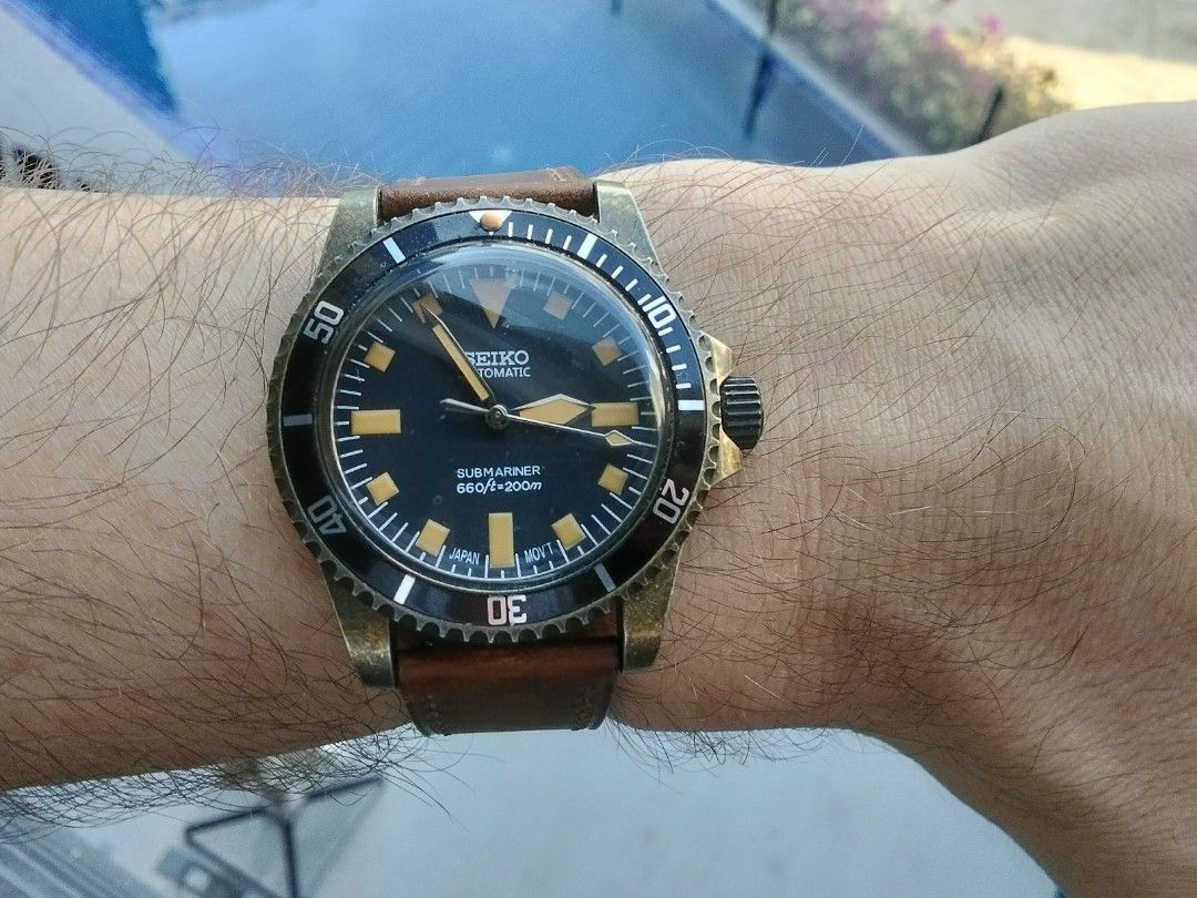 Bronze Vintage Submariner -Hamiko Seiko Mod (Category: Men's Watches) located in Caloocan City. Submitted by hamiko_vintage_watch_and_mods (Listing ID 1431412112, Image 1). Description: Bronze Vintage Submariner -Hamiko Bronze Vintage Submariner Hamiko- Seiko Mod Bronze Case Highly Domed Acrylic Crystal 39.5mm NH35 Movement Comes on a brown leather strap 5000 pesos.