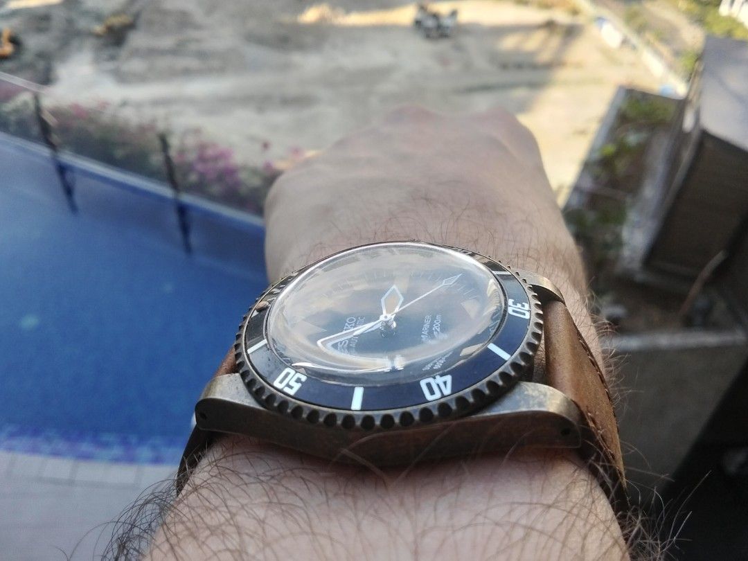 Bronze Vintage Submariner -Hamiko Seiko Mod (Category: Men's Watches) located in Caloocan City. Submitted by hamiko_vintage_watch_and_mods (Listing ID 1431412112, Image 3). Description: Bronze Vintage Submariner -Hamiko Bronze Vintage Submariner Hamiko- Seiko Mod Bronze Case Highly Domed Acrylic Crystal 39.5mm NH35 Movement Comes on a brown leather strap 5000 pesos.