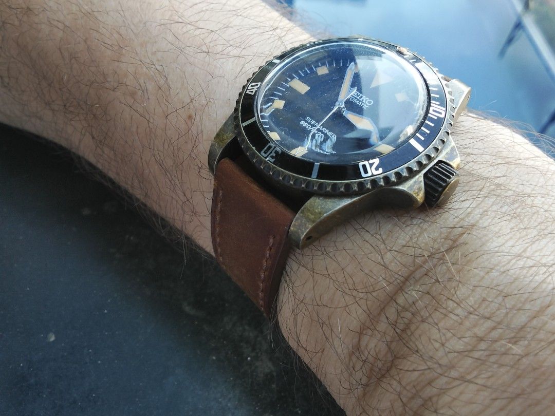 Bronze Vintage Submariner -Hamiko Seiko Mod (Category: Men's Watches) located in Caloocan City. Submitted by hamiko_vintage_watch_and_mods (Listing ID 1431412112, Image 2). Description: Bronze Vintage Submariner -Hamiko Bronze Vintage Submariner Hamiko- Seiko Mod Bronze Case Highly Domed Acrylic Crystal 39.5mm NH35 Movement Comes on a brown leather strap 5000 pesos.