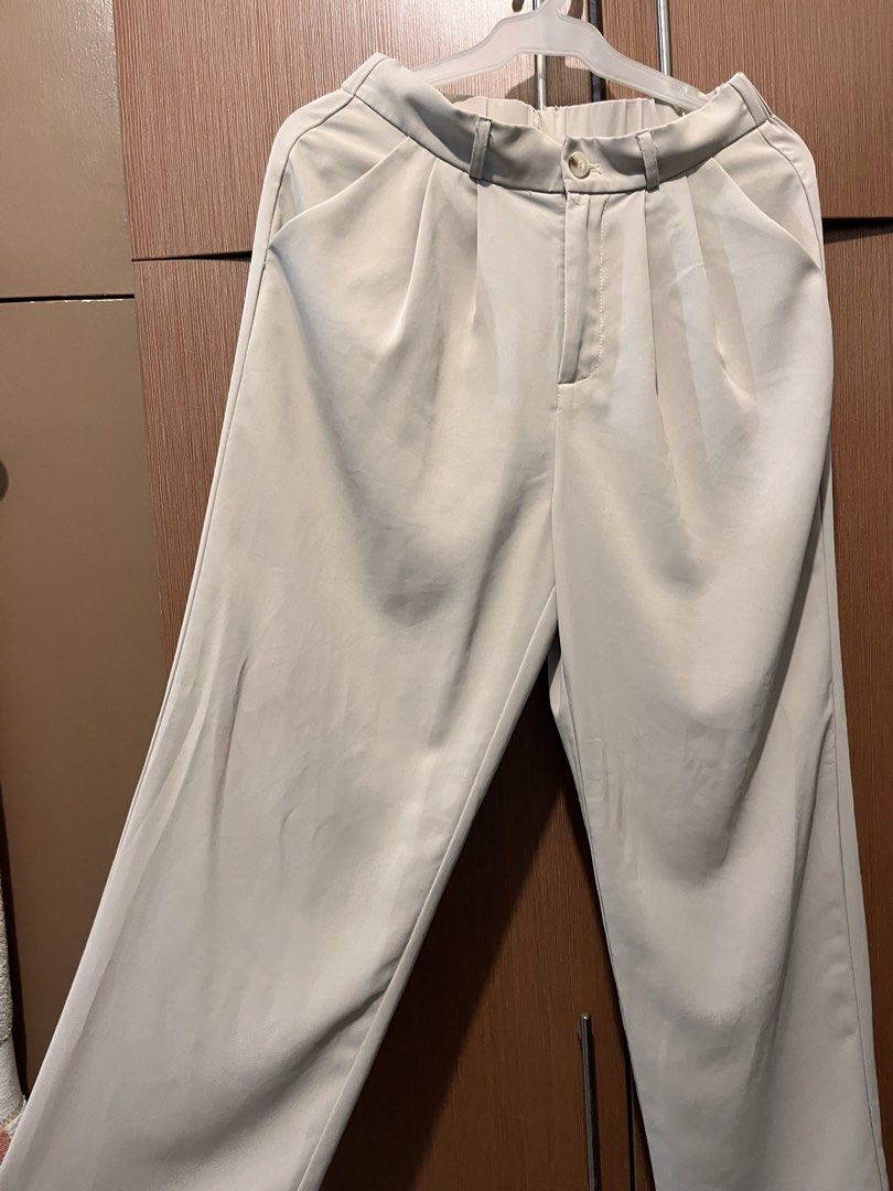 SHEIN Dazy Pleated Wide Leg Pants (Category: Other Bottoms) located in Manila. Submitted by just.decluttering (Listing ID 1431458244, Image 2). Description: 📏 Size: fits small 📌 Condition: 8/10 .