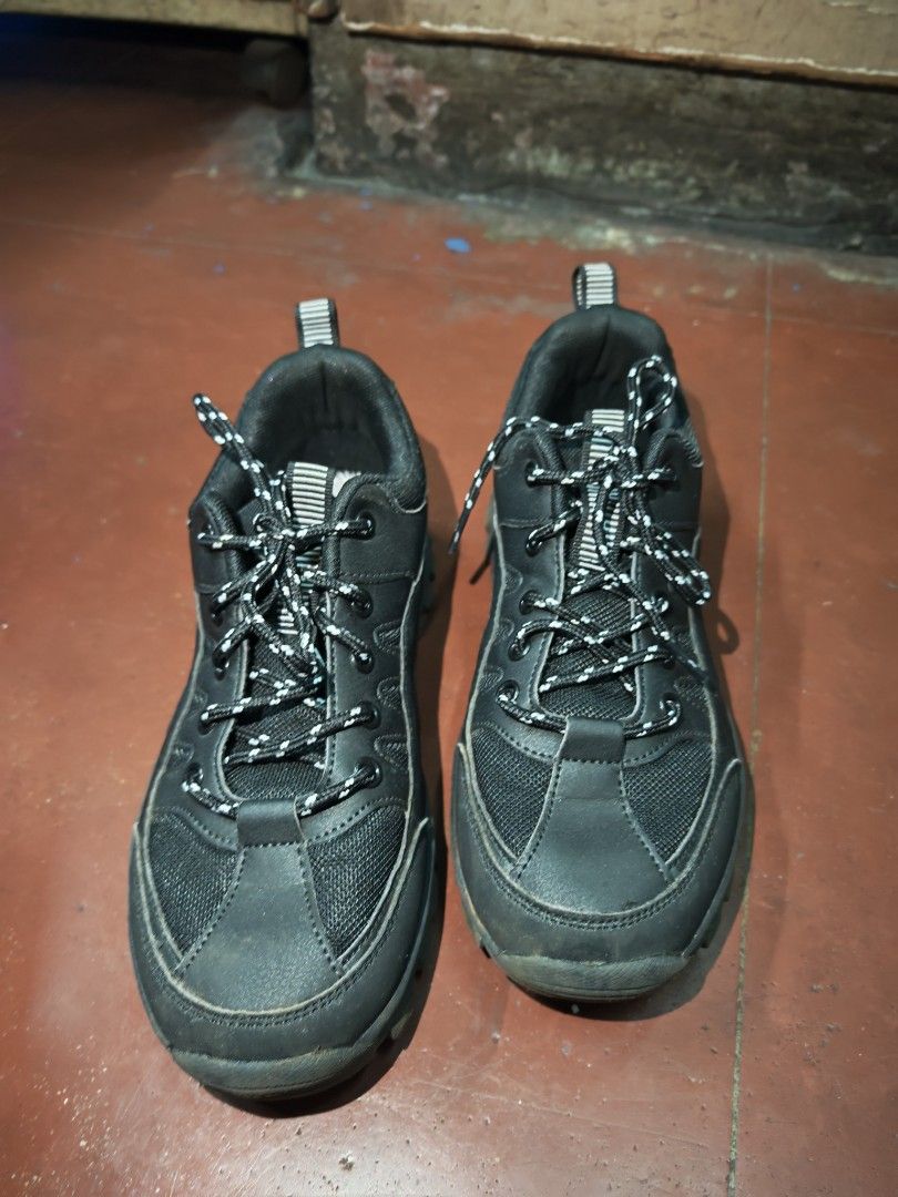 Shein Hiking Trekking shoes (Category: Sneakers) located in Caloocan City. Submitted by dianethriftstore (Listing ID 1431393219, Image 2). Description: bought from shein. only used twice really good traction and will really protect your sole for rocky hikes.lightweight. size is US7. EUR38 style and fit very similar to Nike vomero sneakers. selling because it is a little big for me. I had to use inserts during the hike but my foot still slide up d