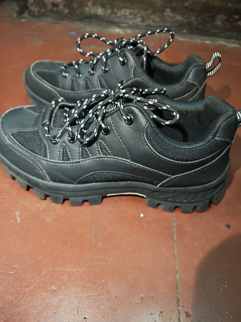 Shein Hiking Trekking shoes (Category: Sneakers) located in Caloocan City. Submitted by dianethriftstore (Listing ID 1431393219, Image 3). Description: bought from shein. only used twice really good traction and will really protect your sole for rocky hikes.lightweight. size is US7. EUR38 style and fit very similar to Nike vomero sneakers. selling because it is a little big for me. I had to use inserts during the hike but my foot still slide up d
