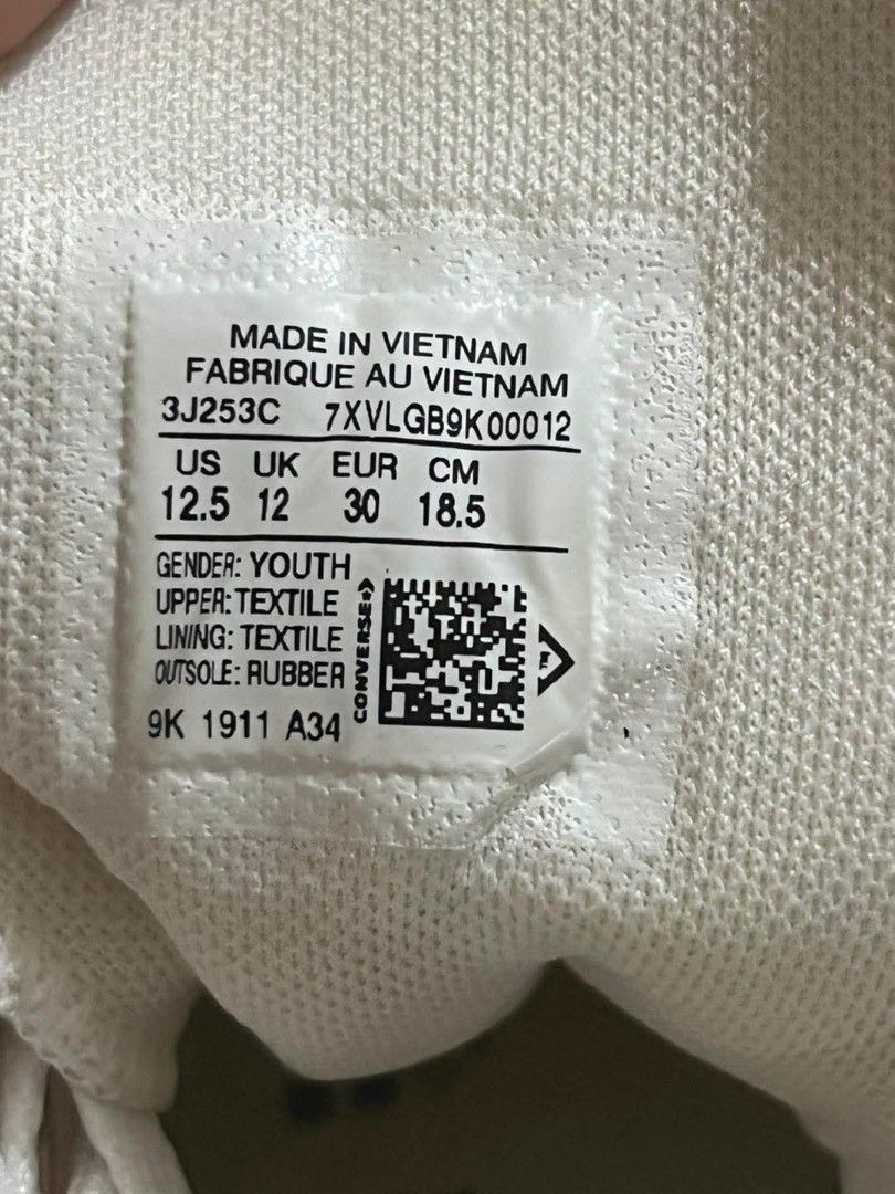 Shoes (Category: Sneakers) located in Marikina City. Submitted by caiteeekat (Listing ID 1431549042, Image 3). Description: New arrival‼️‼️ Original converse for kids📣 Brandnew 650 only‼️‼️ Super sale size 12.5 US.