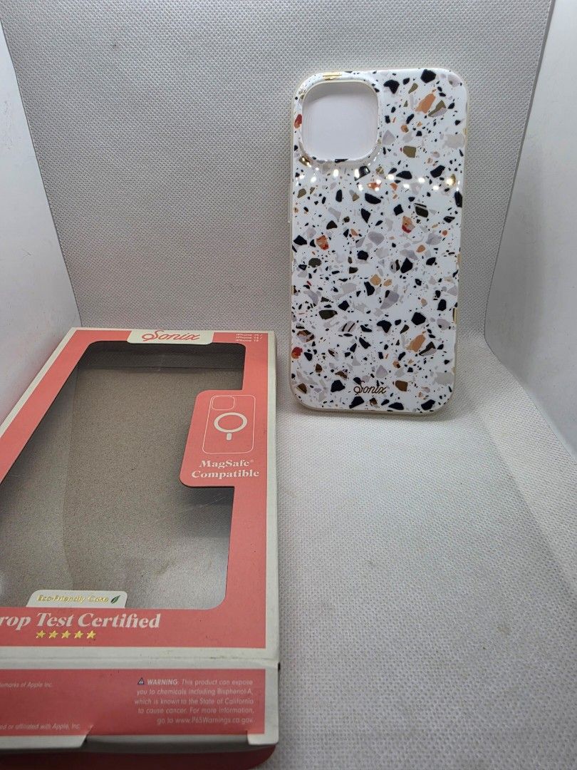 Speck case for iphone 15 14 and 13 (Category: Cases & Sleeves) located in Las Pinas. Submitted by jhered (Listing ID 1395903930, Image 3). Description: Sale Brandnew Original With magsafe Sale for 1000 Las pinas area.