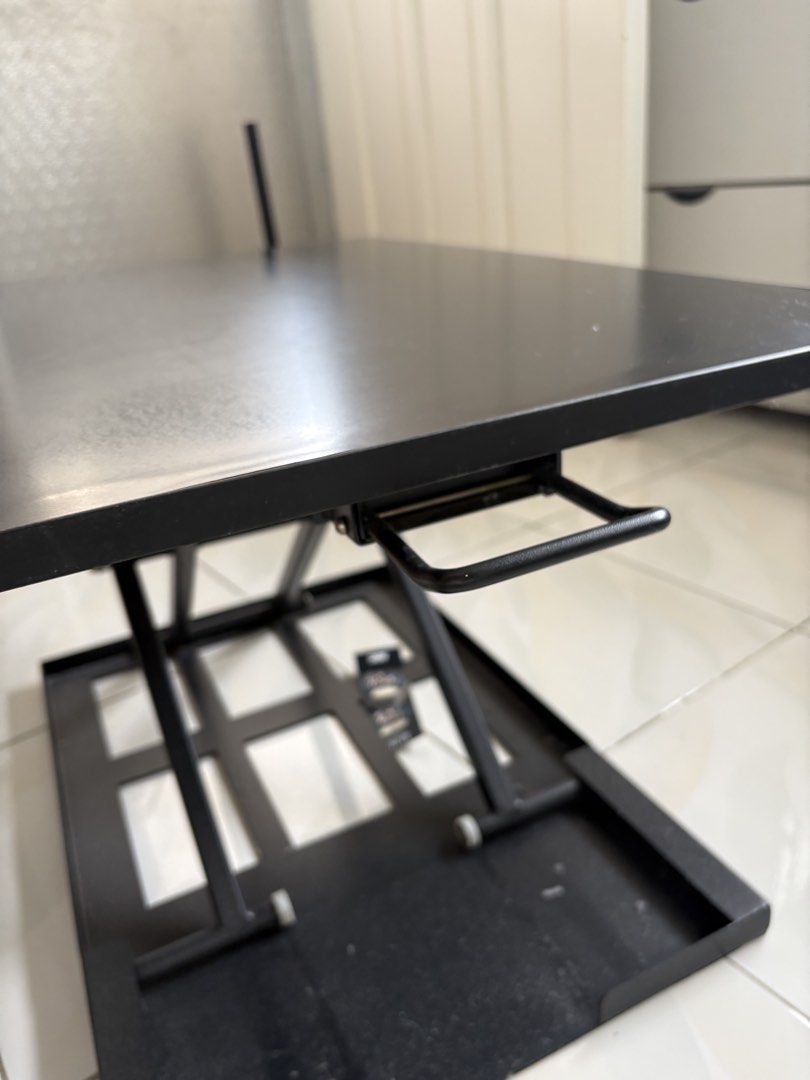 STANCE table riser (Category: Office Furniture & Fixtures) located in San Mateo. Submitted by hihelloida (Listing ID 1431406152, Image 3). Description: STANCE table riser -there’s a handle on the side for manual height adjustment -put it on top of your office desk and can be standing desk W: 51cm L: 71cm max height: 42cm folded height: 6.5cm.