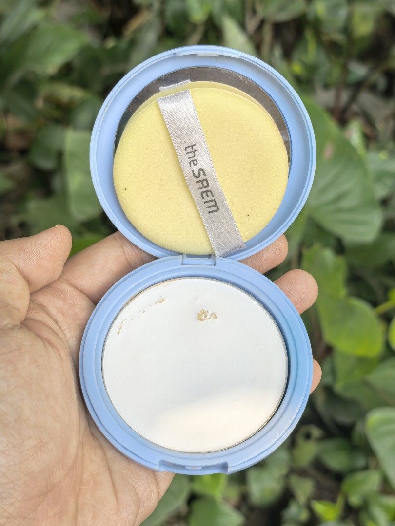 The Saem Perfect Pore Pact (Category: Makeup) located in Dinalupihan. Submitted by colinnoceda (Listing ID 1431437459, Image 2). Description: - The Saem Perfect Pore Pact - Light blue compact - RFS: Decluttering - Bought originally for Php 300 in the orange app 💙💄.
