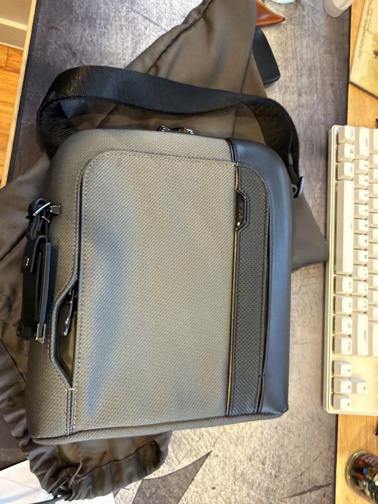 Tumi Arrive Crossbody (Category: Sling Bags) located in Manila. Submitted by everythingauthentic2016 (Listing ID 1431479734, Image 3). Description: .