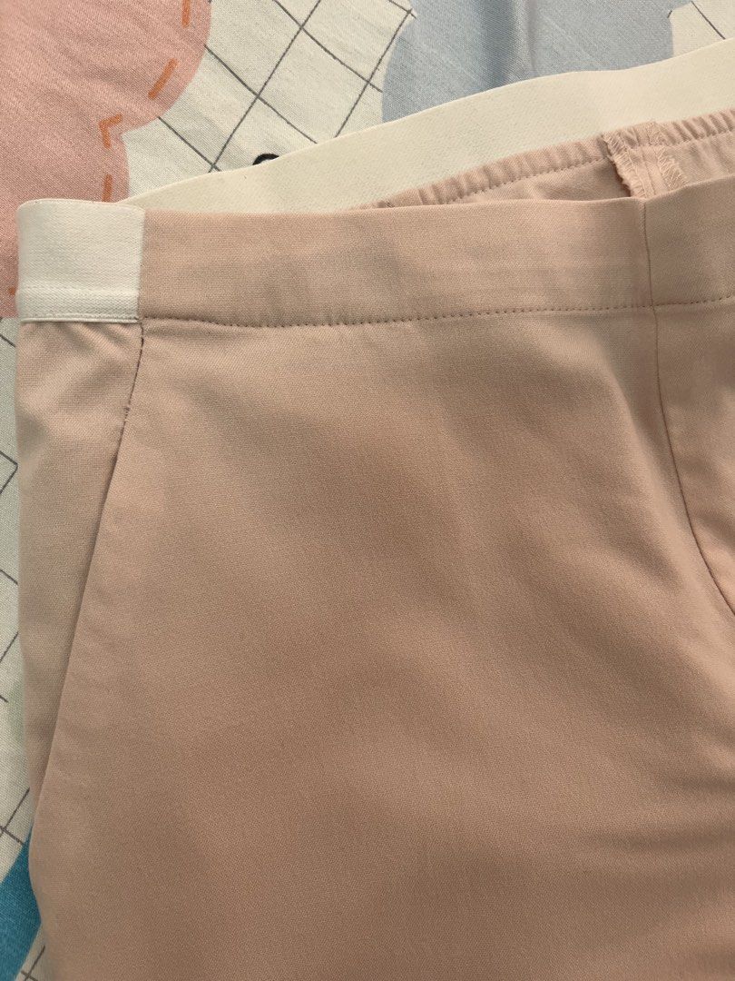 Uniqlo Ankle Pants (Category: Jeans) located in Manila. Submitted by chicosstudio (Listing ID 1431404687, Image 2). Description: Waist: 28-30 Length: 33.5 Location: QC.