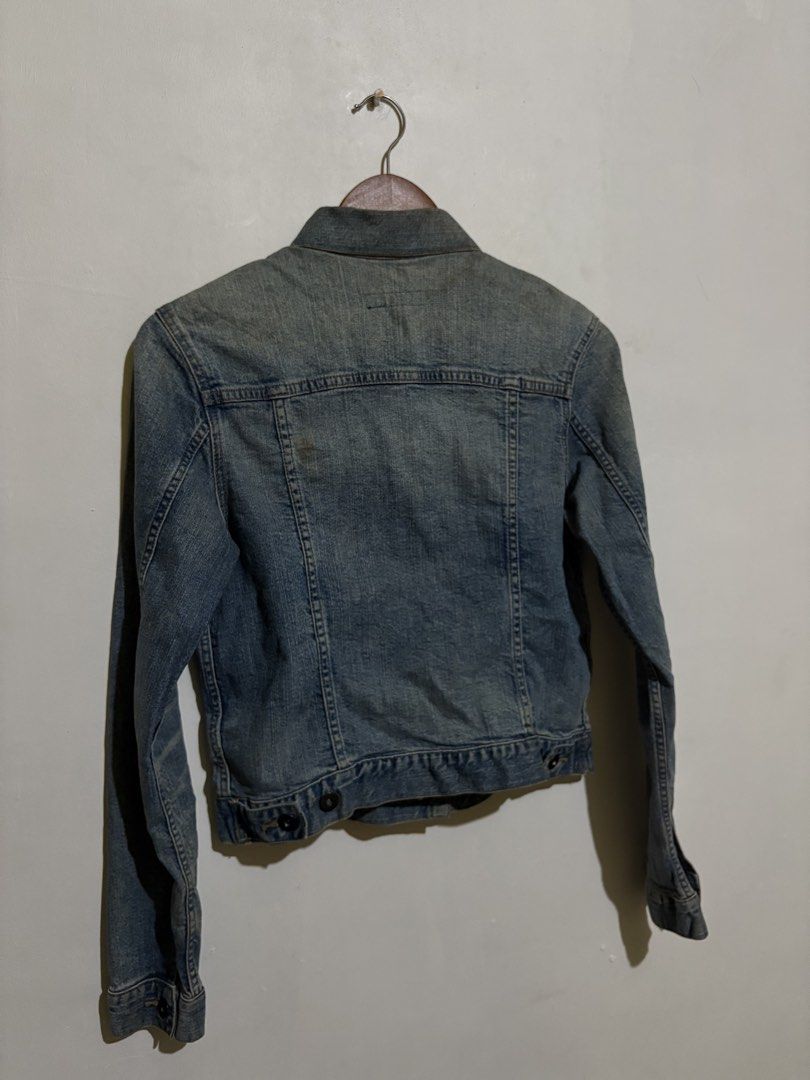 Uniqlo Blue Denim Jean Jacket (Category: Coats, Jackets and Outerwear) located in Valenzuela. Submitted by k3ntrellgaulden (Listing ID 1431469408, Image 2). Description: Size XS-Small 16x20 Excellent condition No issue Valenzuela area Shipping thru Lalamove/JnT.