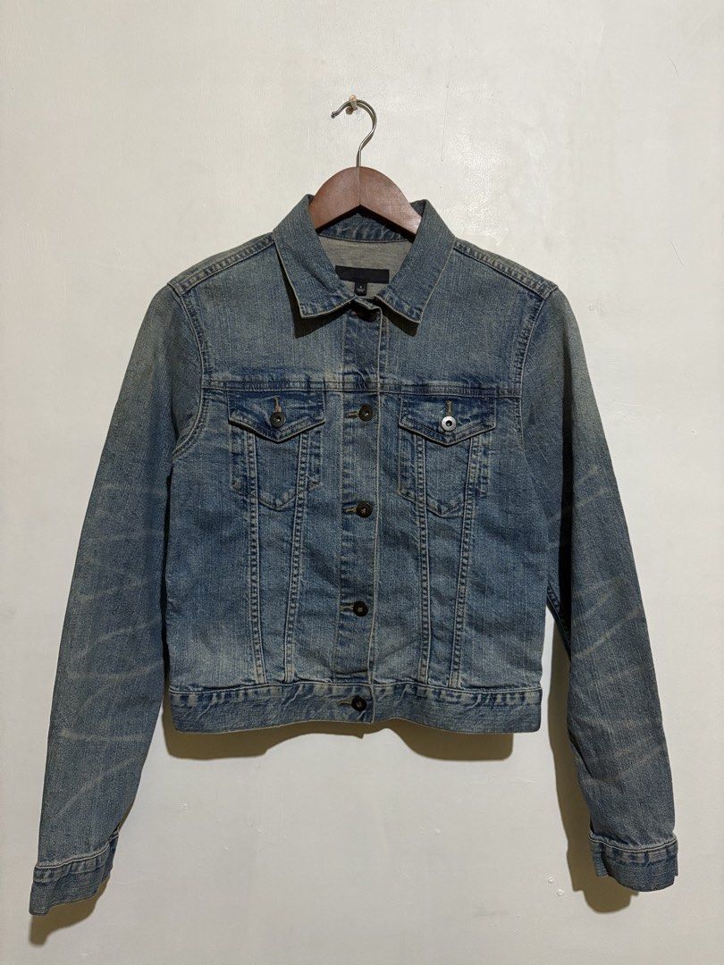 Uniqlo Blue Denim Jean Jacket (Category: Coats, Jackets and Outerwear) located in Valenzuela. Submitted by k3ntrellgaulden (Listing ID 1431469408, Image 1). Description: Size XS-Small 16x20 Excellent condition No issue Valenzuela area Shipping thru Lalamove/JnT.