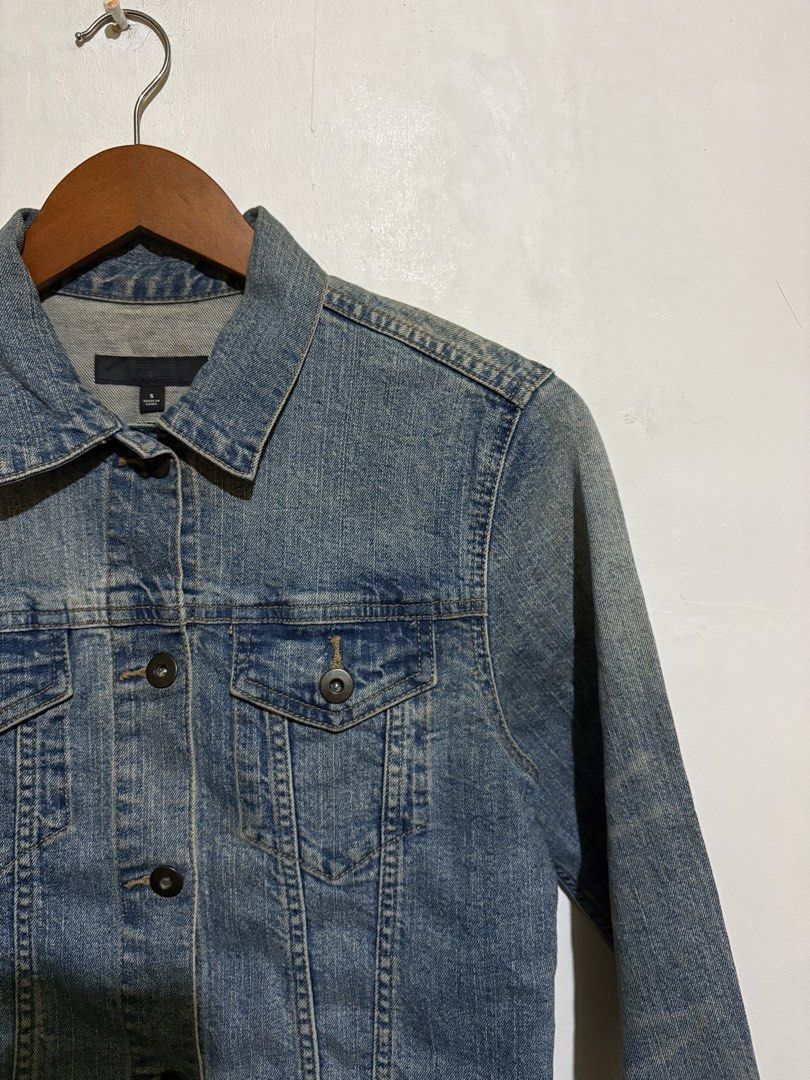 Uniqlo Blue Denim Jean Jacket (Category: Coats, Jackets and Outerwear) located in Valenzuela. Submitted by k3ntrellgaulden (Listing ID 1431469408, Image 3). Description: Size XS-Small 16x20 Excellent condition No issue Valenzuela area Shipping thru Lalamove/JnT.