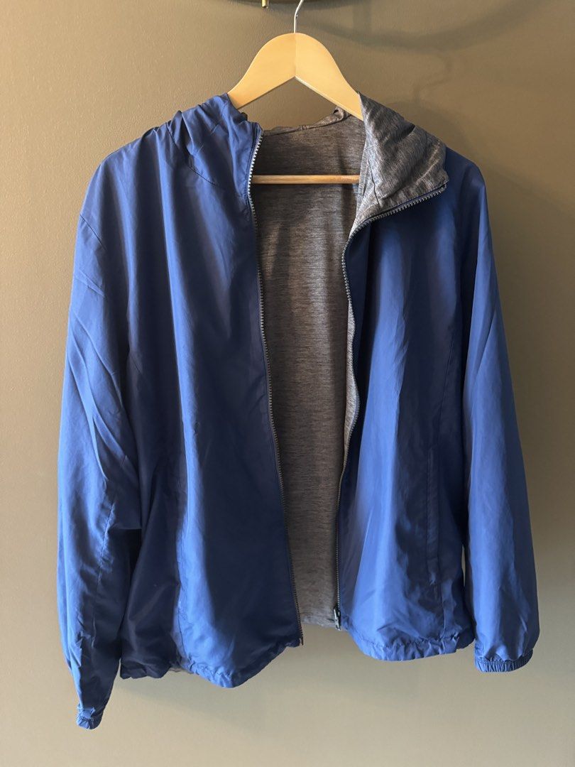 Uniqlo Navy / Blue Reversible Parka (Category: Hoodies) located in Manila. Submitted by rdeclutter1 (Listing ID 1431527412, Image 3). Description: Uniqlo Navy / Blue Reversible Parka Lightly used Size: Not specified 📏 Length: 27.5 in 📏 Width: 24 in RFS: Decluttering 📍 Location: Shipping from BGC 🚚 Preferred: Lalamove / GrabExpress 💸 Shipping fee c/o buyer Check my page for more Uniqlo / H&M / Pull&Bear / Zara / GU finds.