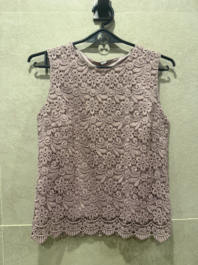Uniqlo pink lace top (Category: Sleeveless) located in Quezon City. Submitted by monmonmon13 (Listing ID 1431505004, Image 1). Description: Uniqlo pink lace top 🎀 - size SMALL - Soft mauve color - Sleeveless - Round neckline, Scalloped hem - no damages.
