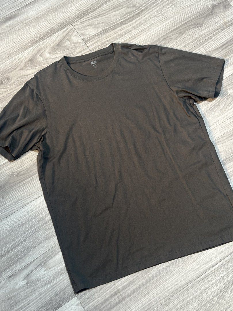 Uniqlo Supima Cotton Tshirt (Category: Tshirts & Polo Shirts ) located in Quezon City. Submitted by hypestuff.101 (Listing ID 1431417480, Image 1). Description: Uniqlo Crewneck Cotton T-shirt Dark gray Used Size on tag: XL Best Fit: Large/XL Condition: 9/10 Color Rate: 9/10 DIMES (cm) L73x W56 RFS: Decluttering .