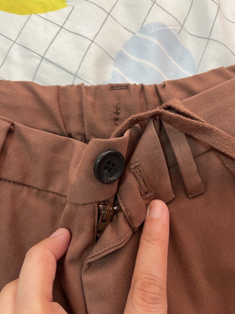 Unisex GU Ankle Pants (Category: Other Bottoms) located in Manila. Submitted by chicosstudio (Listing ID 1431416860, Image 2). Description: Size: 30-32 Length: 36 Location: QC.
