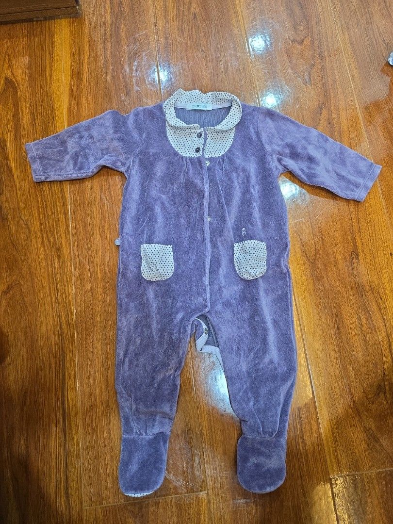 Velvet texture Baby romper frogsuit winter (Category: Babies & Kids Fashion) located in Quezon City. Submitted by bbnew16 (Listing ID 1431541640, Image 1). Description: size 6-12mos 74 cm .