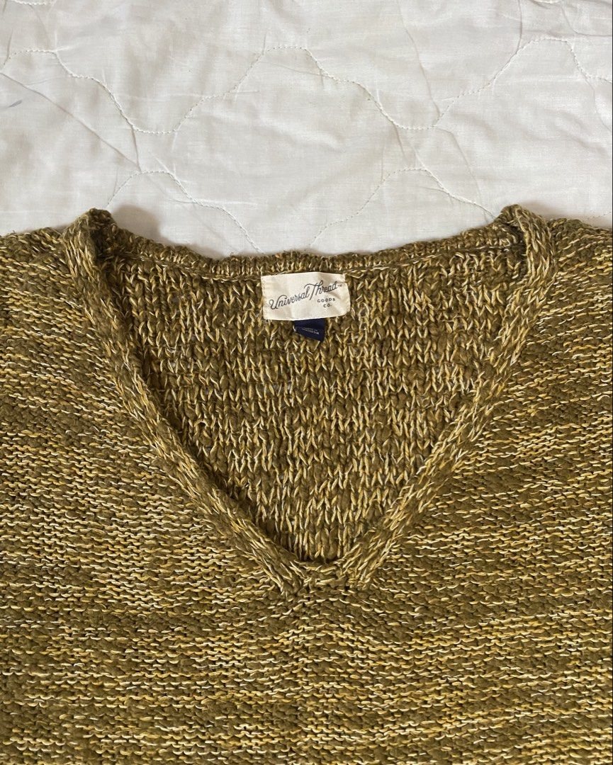 V-Neck Sweater (Category: Longsleeves) located in Quezon City. Submitted by viacb (Listing ID 1431475190, Image 3). Description: mop: gcash mod: jnt/lalamove *location: quezon city.