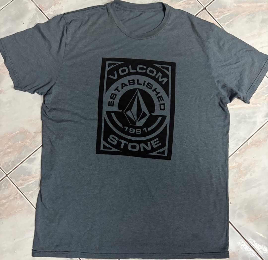 Volcom Graphic T-Shirt (Category: Tshirts & Polo Shirts ) located in Lucena. Submitted by ryu625 (Listing ID 1431518457, Image 1). Description: Volcom Graphic T-Shirt W-22.5 L-30 DM for more details and inquiries y2k,grunge, alt, skate,skater,skateweaefashion.