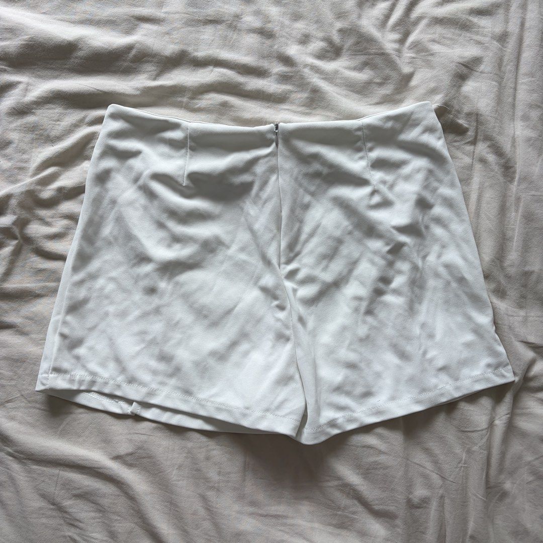 White Skort - Size 2XL (Category: Shorts) located in Quezon City. Submitted by quackstack (Listing ID 1431448824, Image 2). Description: - White skort - High-waisted - Size: 2XL, fits waist 28-31 - Back zipper - Front split detail.