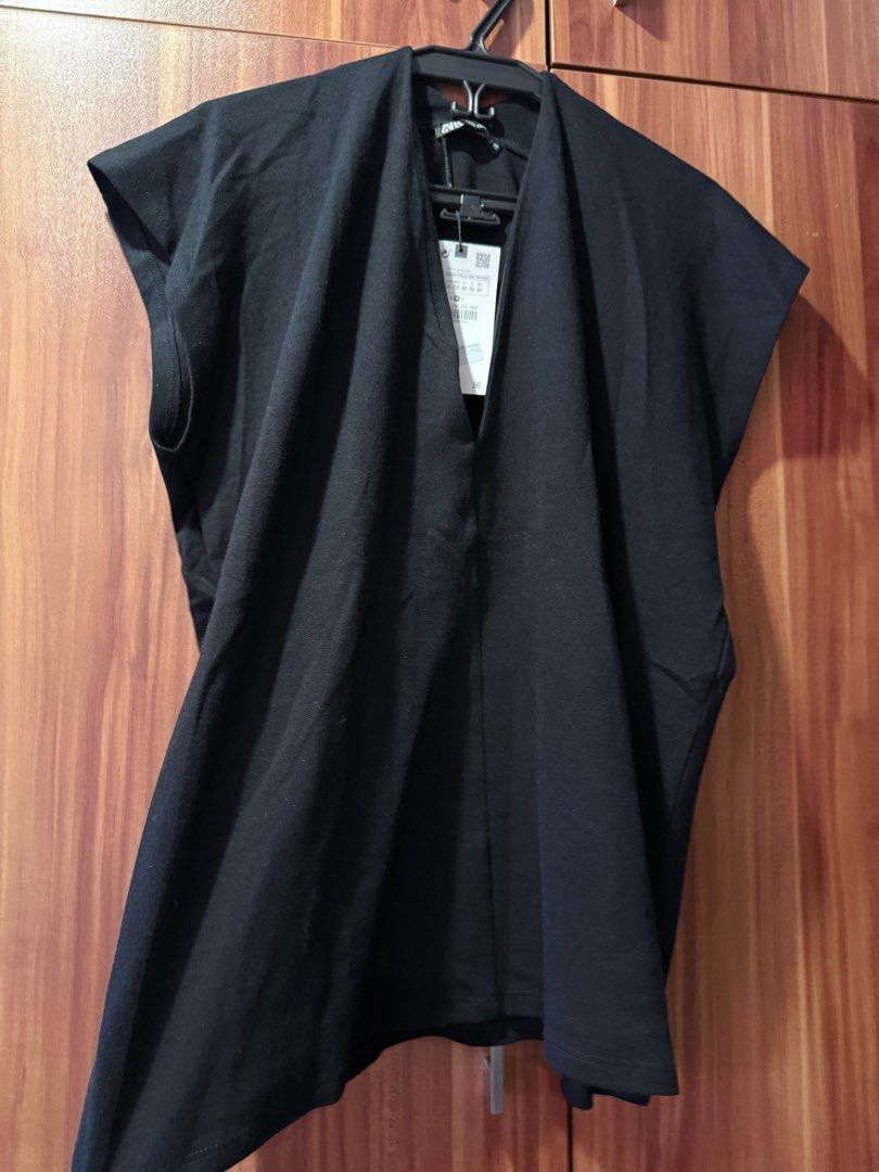 Zara Black Blouse (Category: Blouses) located in Manila. Submitted by caands (Listing ID 1431408232, Image 2). Description: .