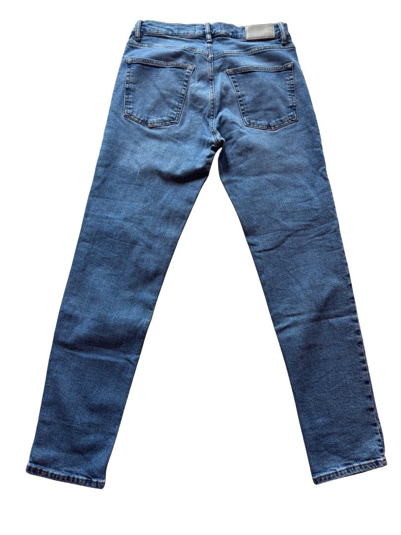 Zara Denim Blue Jeans (Category: Jeans) located in Taguig. Submitted by rdeclutter1 (Listing ID 1431529495, Image 2). Description: Zara Denim Blue Jeans Well used 📏 Length: 41 in 📏 Waist: 33 in Color rate: 4/5 RFS: Does not fit anymore 📍 Location: Shipping from BGC 🚚 Preferred: Lalamove / GrabExpress 💸 Shipping fee c/o buyer Check my page for more Uniqlo / H&M / Pull&Bear / Zara / GU finds.