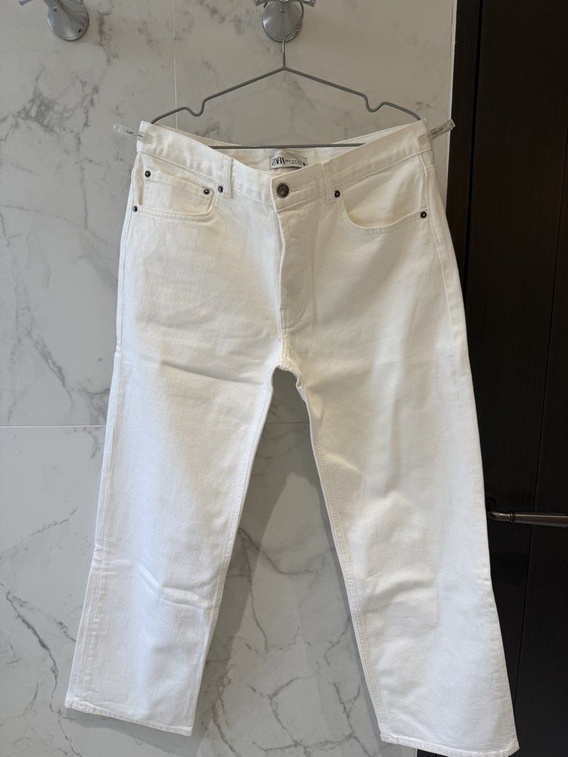 Zara White Jeans - EUR 42 (Category: Jeans) located in Makati City. Submitted by 1st_Dibs (Listing ID 1431441123, Image 2). Description: - Zara white jeans - Button and zipper closure - Straight leg cut - Size: EUR 42, USA 10, MEX 32 - Made in Turkey.