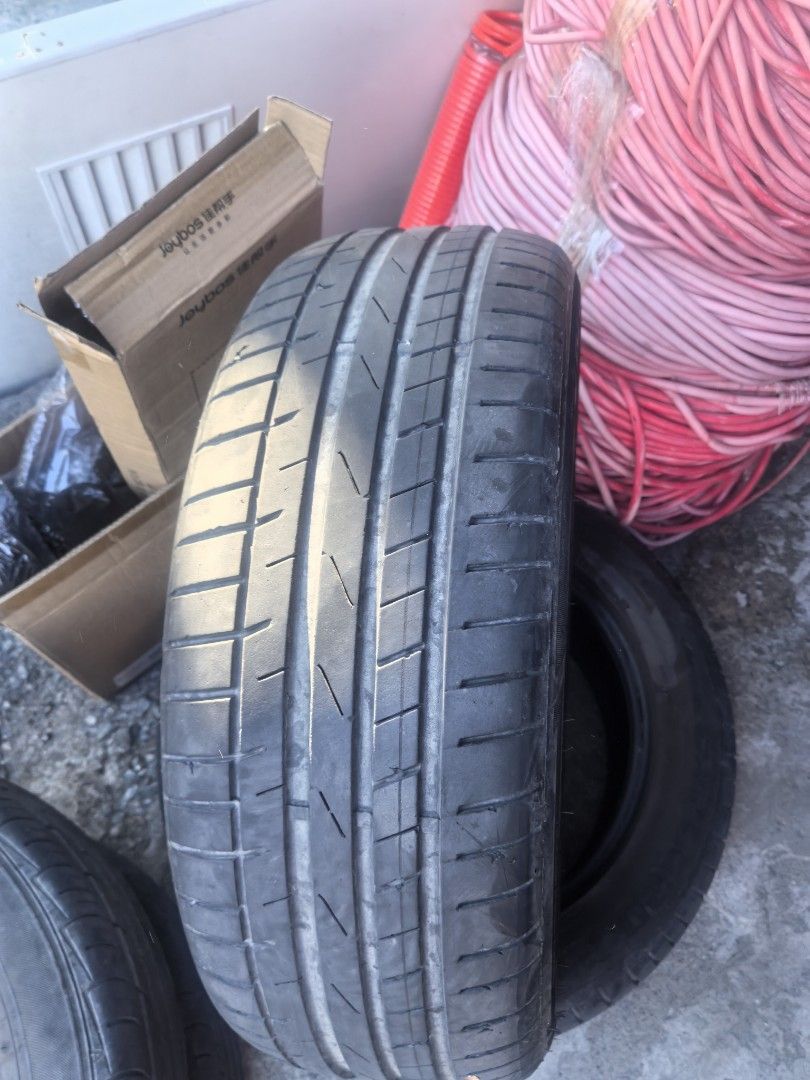 215/60/R17 Petlas Explero PT 431 (Category: Other Automotive Parts and Accessories) located in Quezon City. Submitted by petmail (Listing ID 1431609347, Image 2). Description: Second hand Petlas Explero PT 431 215/60/R17 96V Dot 0622 Thread Life 80-90% Selling @ ₱1000/- Only! Kindly call +63 9614 888 888 for a fast deal @ Lancaster City, General Trias, Cavite.