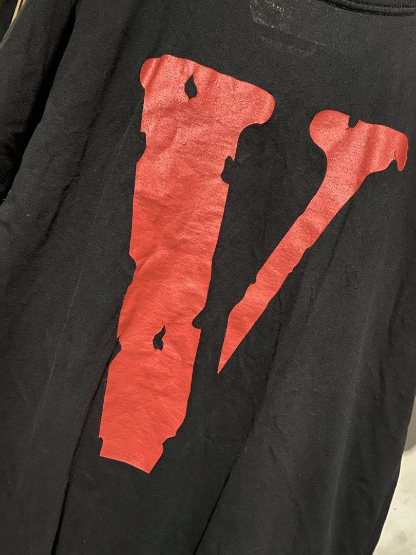 2Pac Vlone T-shirt (Category: Tshirts & Polo Shirts ) located in Manila. Submitted by dropndrip (Listing ID 1431764260, Image 3). Description: - 2Pac graphic t-shirt - Size: L 22x26 -10/10 color rate -Excellent Condition ; No issue .