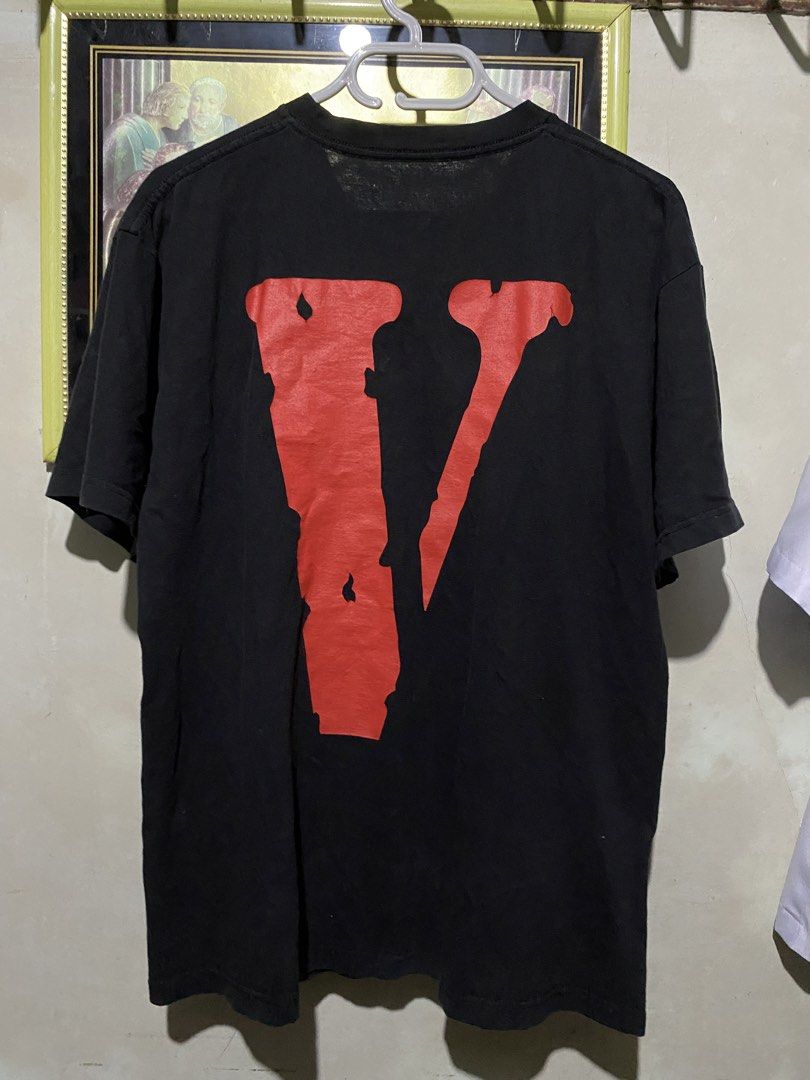2Pac Vlone T-shirt (Category: Tshirts & Polo Shirts ) located in Manila. Submitted by dropndrip (Listing ID 1431764260, Image 2). Description: - 2Pac graphic t-shirt - Size: L 22x26 -10/10 color rate -Excellent Condition ; No issue .