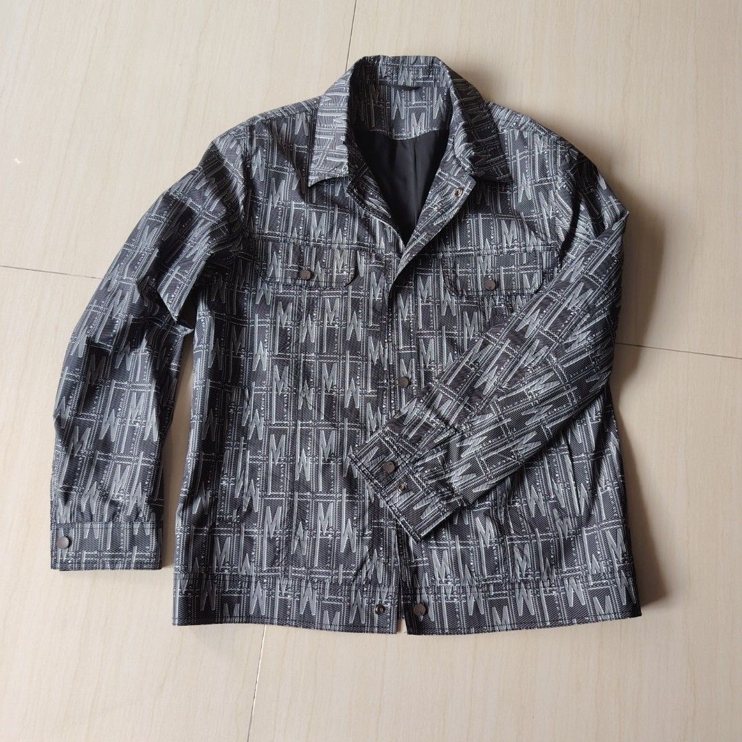 2XL Patterned Jacket (Category: Coats, Jackets and Outerwear) located in Singapore. Submitted by terence-t (Listing ID 1431690890, Image 1). Description: Brand new without packaging - Nice patterned jacket - 100% polyester - Size: 2XL - Unique design - Comfortable fit - Adds flair to your outfit Other info: Shoulder width:50cm Sleeve: 58cm Jacket length: 68cm.