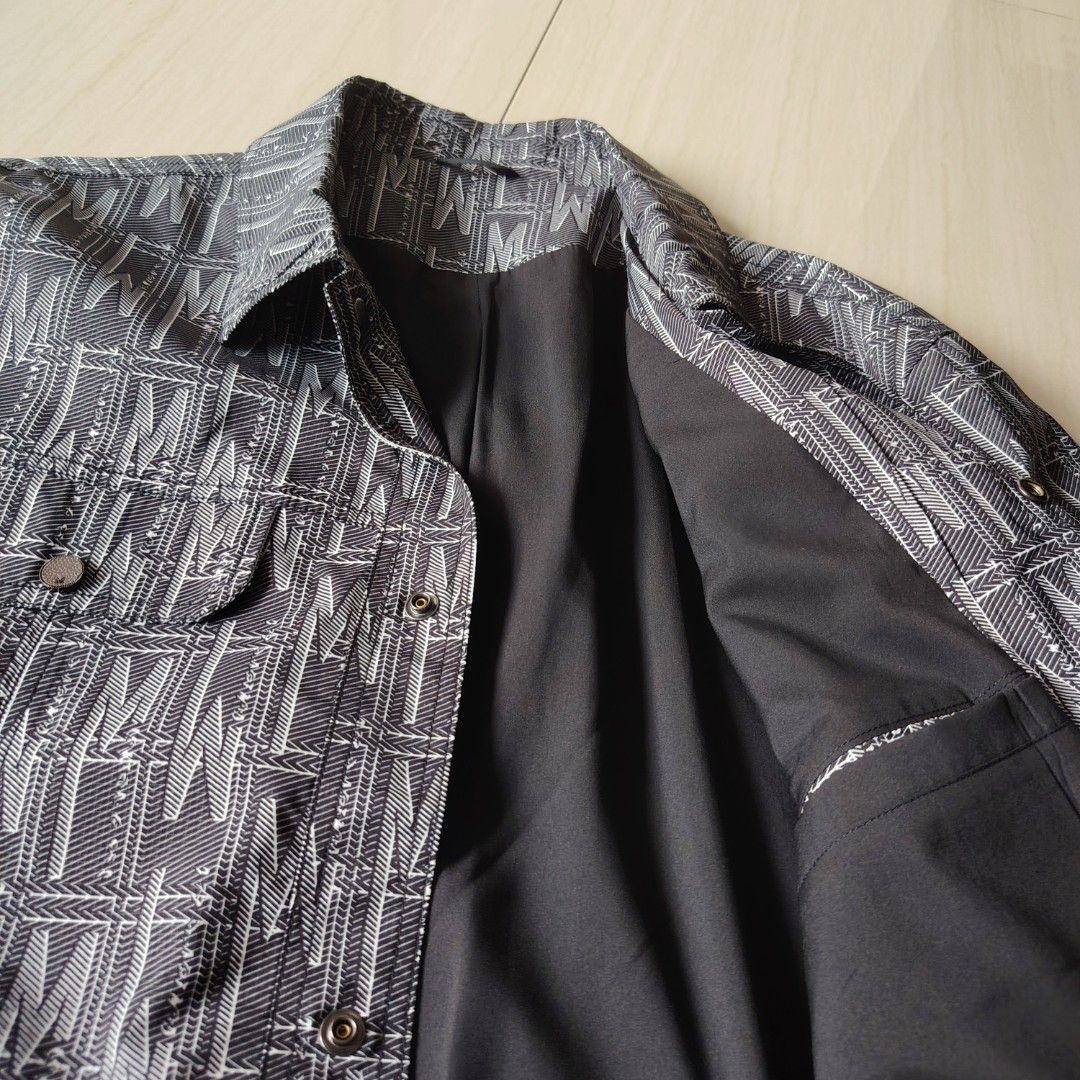 2XL Patterned Jacket (Category: Coats, Jackets and Outerwear) located in Singapore. Submitted by terence-t (Listing ID 1431690890, Image 3). Description: Brand new without packaging - Nice patterned jacket - 100% polyester - Size: 2XL - Unique design - Comfortable fit - Adds flair to your outfit Other info: Shoulder width:50cm Sleeve: 58cm Jacket length: 68cm.