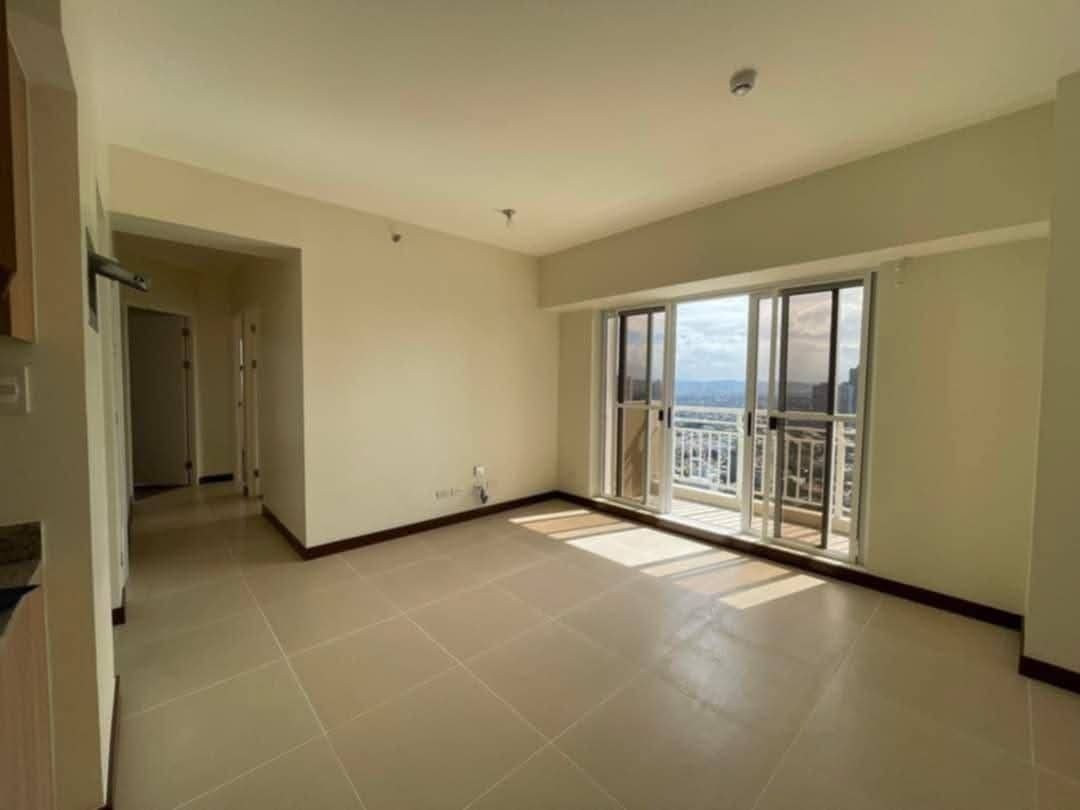 3 BR Unit Fairlane Residences (Category: Apartments & Condos) located in Pasig City. Submitted by BrokerDorenFerran (Listing ID 1431581585, Image 1). Description: FOR SALE! FAIRLANE RESIDENCES 3-BEDROOM with Parking West Capitol Drive, Kapitolyo Pasig City 3 Bedroom 2 bathroom 81.50 sqm Unfurnished Master's bedroom facing Ortigas Living Room Balcony Facing Laguna de Bay and Morning Sun High Zone with B3 Parking Slot 15M including CGT Doren Ferran