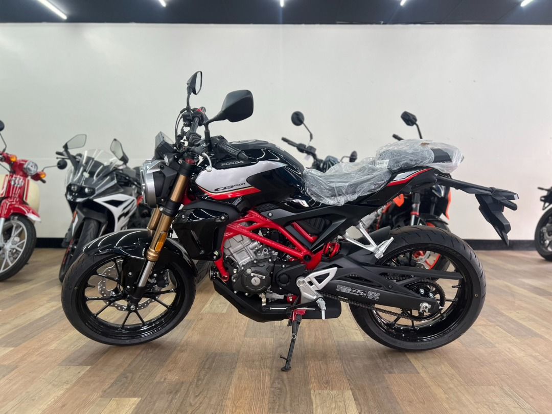 🛵 2025 HONDA CB150R 全新車 黑 🛵, 機車, 新車在旋轉拍賣