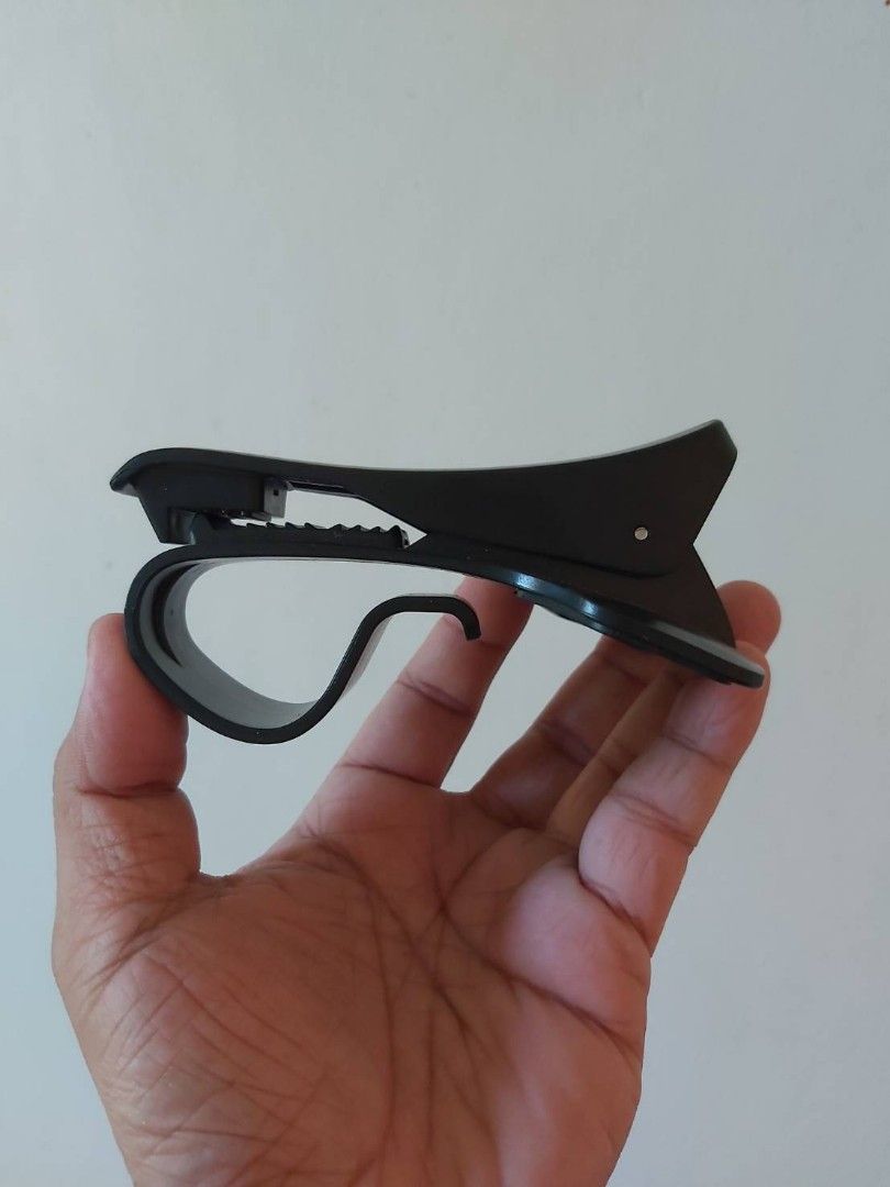 UNIVERSAL CAR DASHBOARD SMARTPHONE HOLDER (Category: Mounts & Holders) located in Bulacan. Submitted by nansantiago (Listing ID 1431580981, Image 3). Description: UNIVERSAL CAR DASHBOARD SMARTPHONE HOLDER Very good condition 🏷️ ₱50‼️ 📍 Location: Plaridel, Bulacan 💸 Mode of Payments: Gcash / BPI 📦 Pick-up / Ship 🚚 Couriers : Flash Express / SPX / Lalamove.