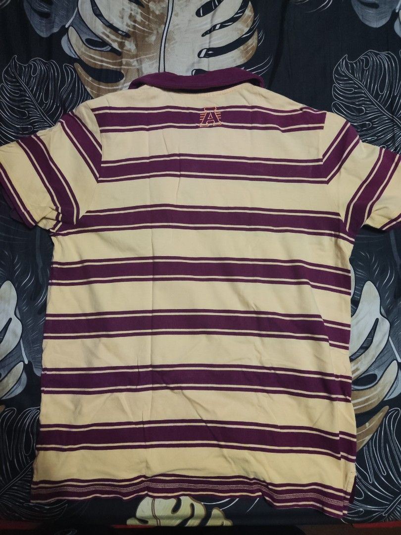 Adidas Stripe Polo Shirt (Category: Activewear) located in Quezon City. Submitted by y4ido (Listing ID 1431640835, Image 2). Description: No flaws/issue Nakatambak lang Loc: Frisco/Commonwealth.