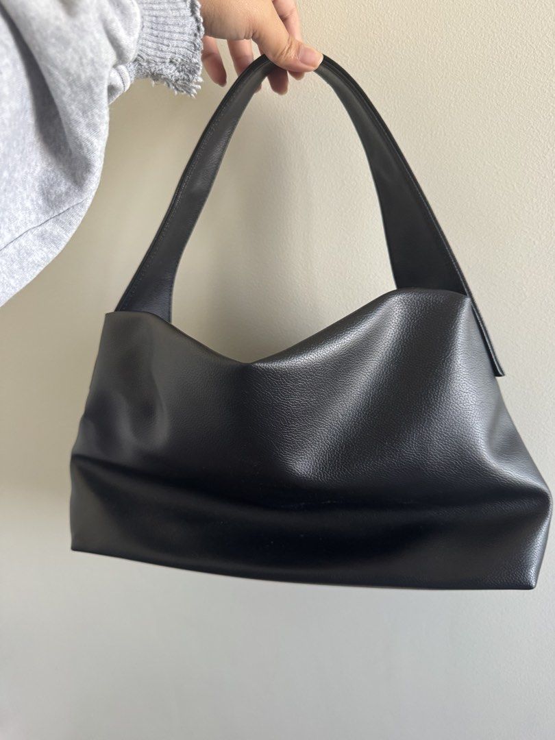 Amreta Mini Lyan Black Shoulder Bag (Category: Shoulder Bags) located in Manila. Submitted by anmcabs (Listing ID 1431637602, Image 2). Description: - Amata black shoulder bag - Spacious interior - Zippered pocket and additional compartments - Single shoulder strap - Gold-colored hardware - Brown interior lining - Textured exterior material -comes with cross body strap - only used twice bought for 1534 php on shoppee, selling for 1400! .