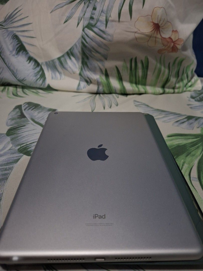 Apple Ipad 9th gen 256 gb (Category: iPad) located in Manila. Submitted by geraldejohhne (Listing ID 1431694933, Image 1). Description: - Ipad 9th gen 256 gb silver color - 12.5k lp napo - Freebie na yung worth 1.5k na case with keyboard - With screen protector - Wire only without adapter - No dents in prestine condition - with box and receipt bought it for 28,990 Meet up in Antipolo, Manila or Makati.