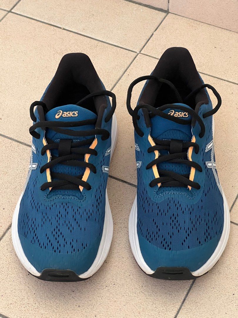 Asics GT-1000 13 Rumning shoes kids 23.5cm / EUR 37.5 / US5 (Category: Other Sports Equipment and Supplies) located in Singapore. Submitted by st.frank (Listing ID 1431621795, Image 3). Description: Lots of life left in these shoes. As usual grown out .