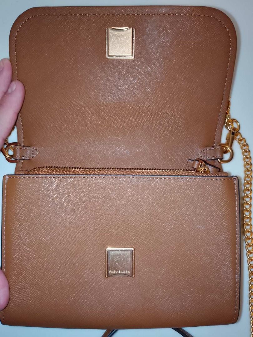 [AUTHENTIC] Tory Burch Emerson Chain Wallet - Moose (Tan Leather) (Category: Luxury Bags & Wallets) located in Consolacion. Submitted by sure1on2 (Listing ID 1431749133, Image 3). Description: Elevate your everyday look with this timeless Tory Burch Emerson Chain Wallet. The "Moose" tan shade is incredibly versatile, pairing perfectly with both casual denim and formal dresses. It features high-quality Saffiano leather that is scratch-resistant an