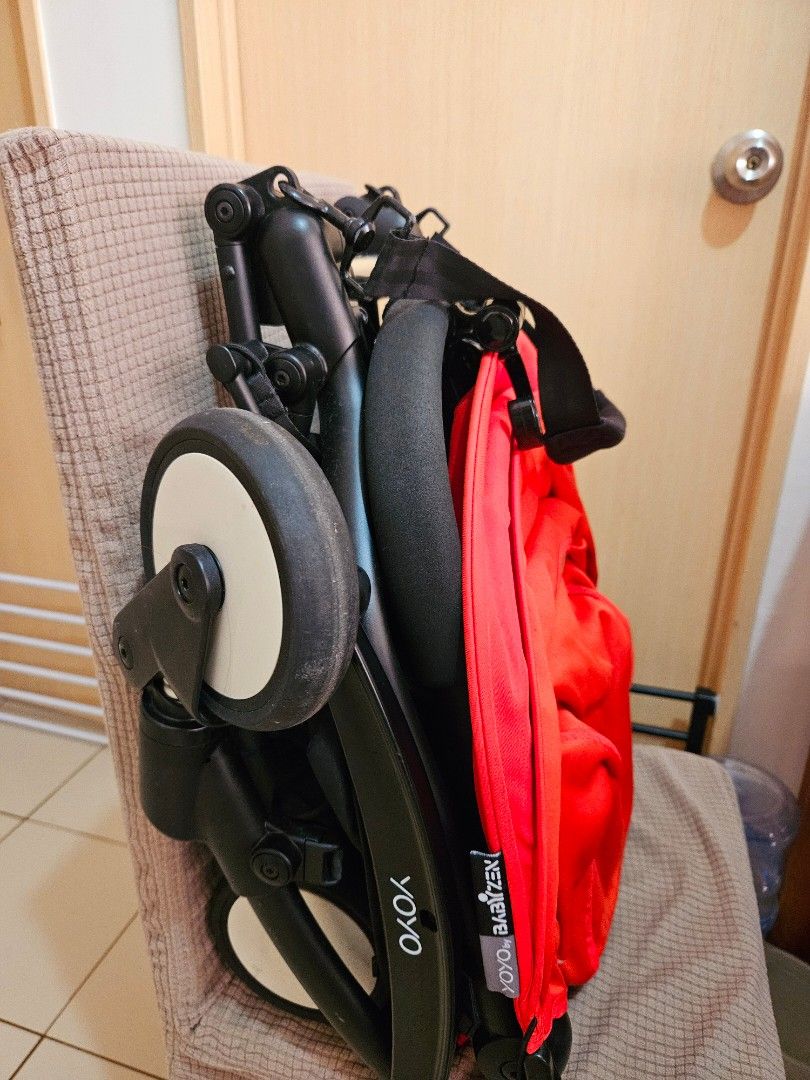 Babyzen Yoyo Stroller (Category: Strollers) located in Manila. Submitted by teilybam (Listing ID 1431782973, Image 1). Description: - Babyzen Yoyo stroller - Color: Black frame, red canopy - Features: Comfortable seat, white wheels - Design: Compact and foldable for easy storage - Includes: Hook attachment for accessories - Ideal for parents on the go.