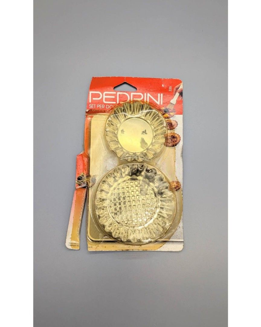 **BAKING TINS (Category: Bakeware) located in La Trinidad. Submitted by chicrafa (Listing ID 1431759268, Image 1). Description: **BAKING TINS P100.