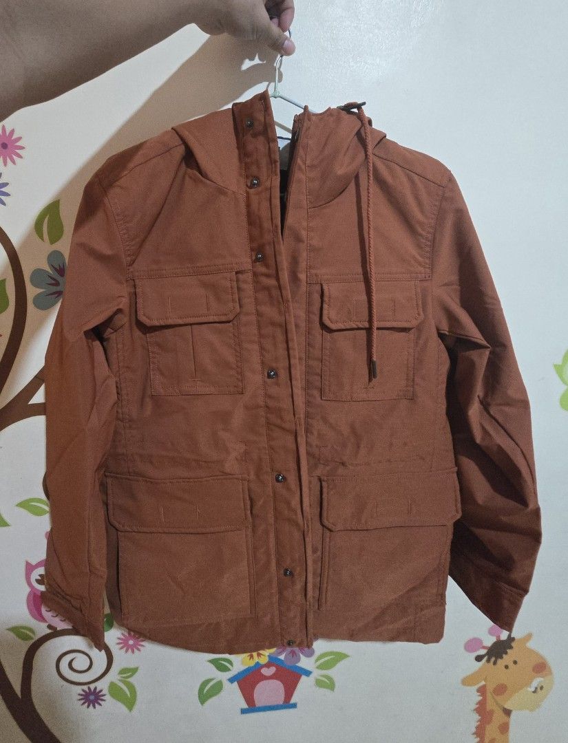 BALENO RUST COLOR Hooded Jacket with Pockets waterproof (Category: Coats, Jackets and Outerwear) located in Bacoor. Submitted by sharotto (Listing ID 1431723827, Image 2). Description: - rust in color hooded jacket - Multiple front pockets - Button-up closure - Long sleeves - Durable fabric - Relaxed fit - Neutral color - Suitable for casual wear unisex small if men large for women no issue location: Molino 3, bacoor Cavite mode of payment: gcash