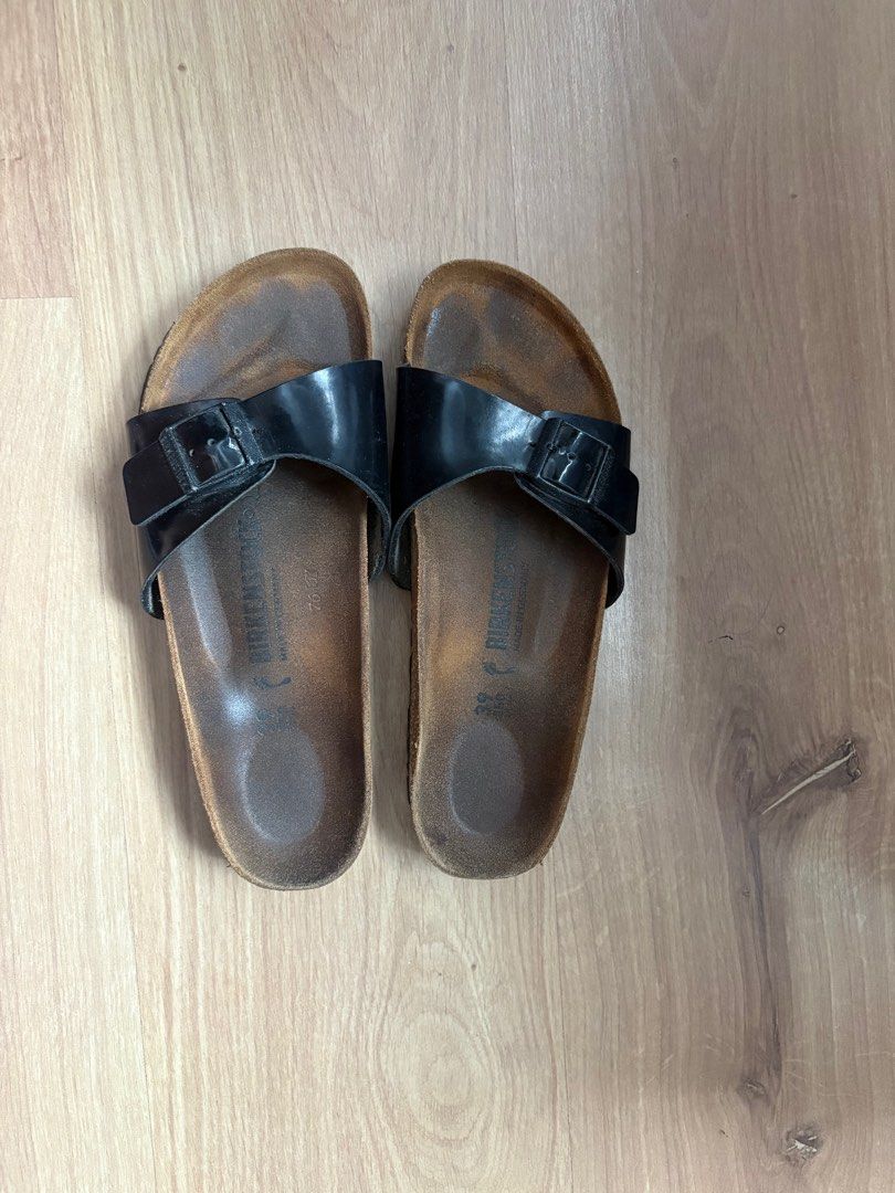 Birkenstock Black Patent 39 (Category: Flats & Sandals) located in Taguig. Submitted by nesafisha (Listing ID 1431597123, Image 2). Description: .