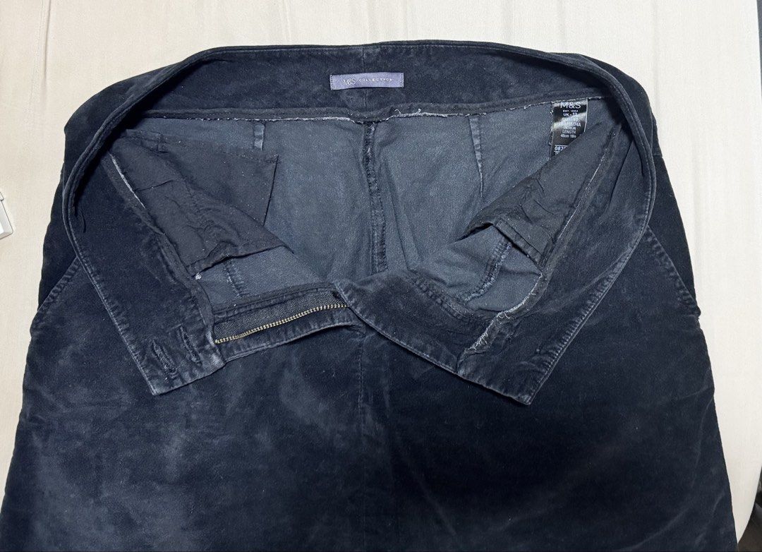 Black Corduroy Skirt (Category: Skirts) located in Quezon City. Submitted by spacecleaner101 (Listing ID 1431763407, Image 3). Description: No when worn coz RFS masikip na sakin On good condition pa Dimensions seen sa pics .