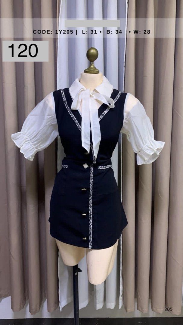 Black Dress with White Puff Sleeves (Category: Dresses) located in Manila. Submitted by nc.pantone (Listing ID 1431702730, Image 1). Description: Size M.